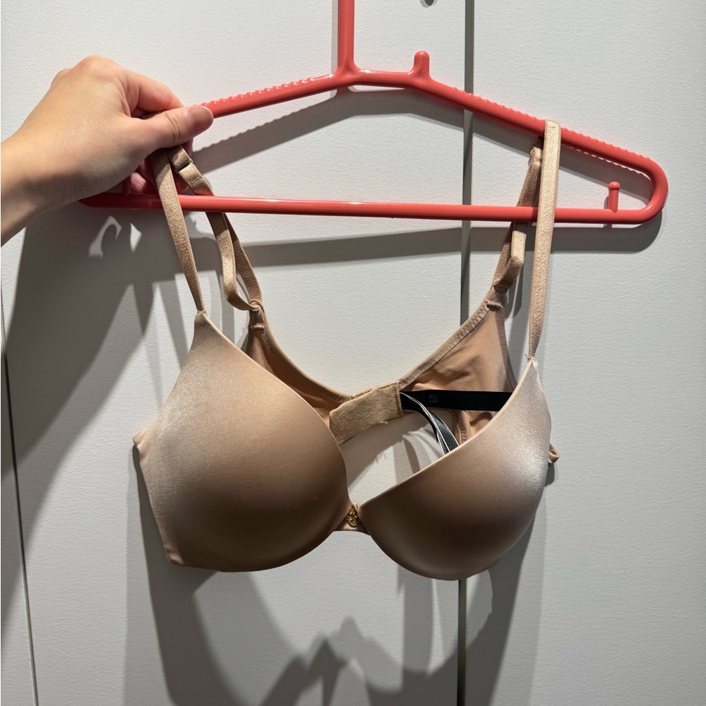 Victoria Secret push up bra size C32/C70 brand new without tag nude color